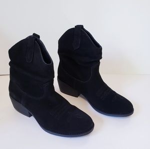 White mountain black suede bootie